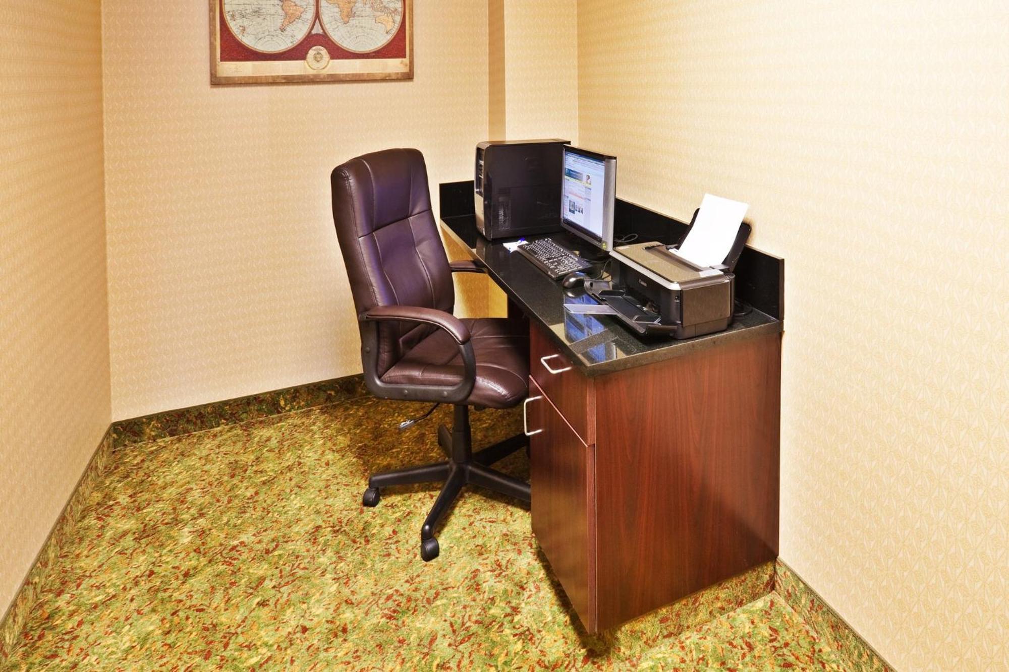 Holiday Inn Express & Suites Perry By Ihg Екстериор снимка